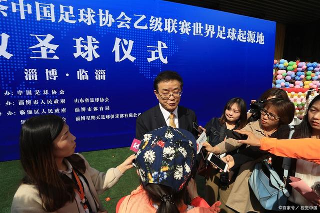 埃贝尔：拜仁不会提前告知诺伊尔何时退位，他依然是主力门将